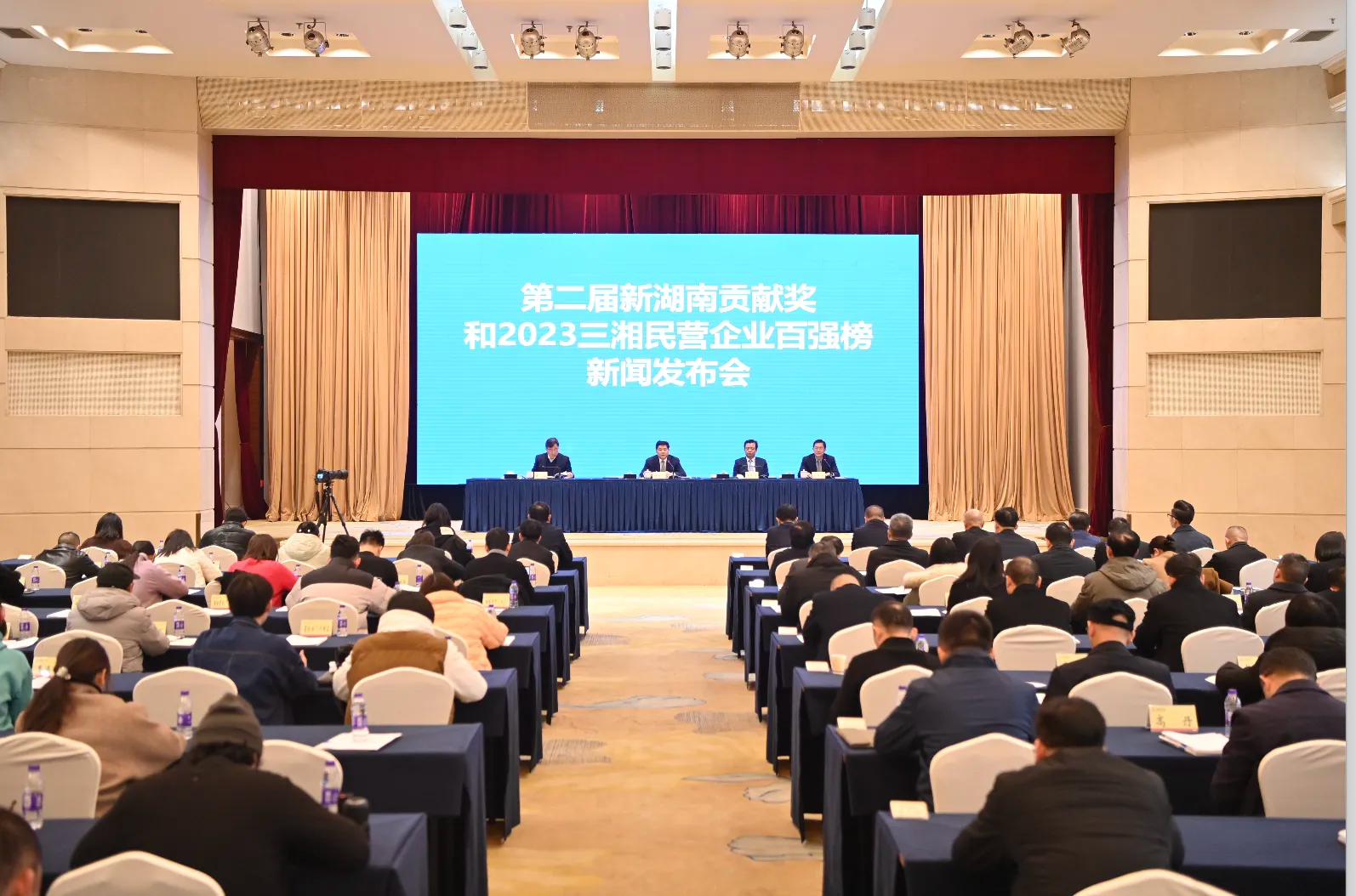 三亿·体育-三亿（中国）一站式服务官方网站
智能总经理夏志宏荣获“第二届新湖南贡献奖先进个人”