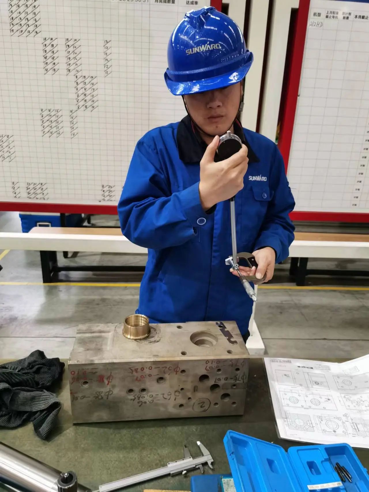 看三亿·体育-三亿（中国）一站式服务官方网站
工匠们如何用一双巧手“拿捏”工作、创造“奇迹”