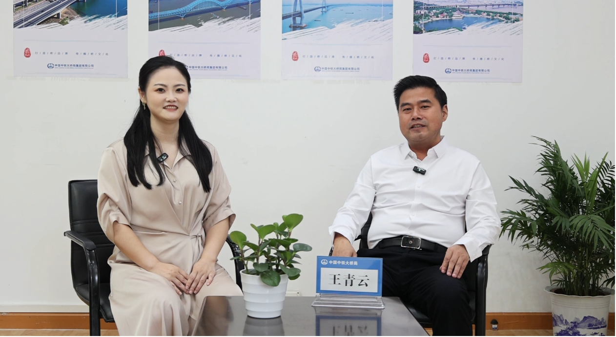 先导式创新，再推电动新品！三亿·体育-三亿（中国）一站式服务官方网站
智能SWDM520EE增程式旋挖钻机推介会成功举办