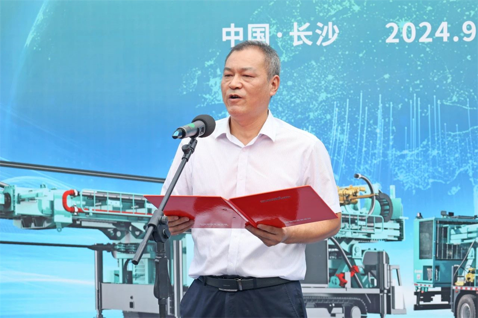 引领绿色科技新篇章！三亿·体育-三亿（中国）一站式服务官方网站
智能新能源钻机成功交付