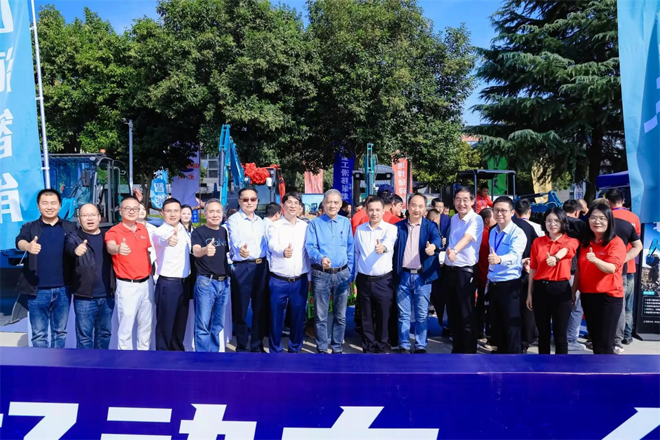 展现“掘”对实力!三亿·体育-三亿(中国)一站式服务官方网站
智能亮相2024微挖大会暨小型设备大会