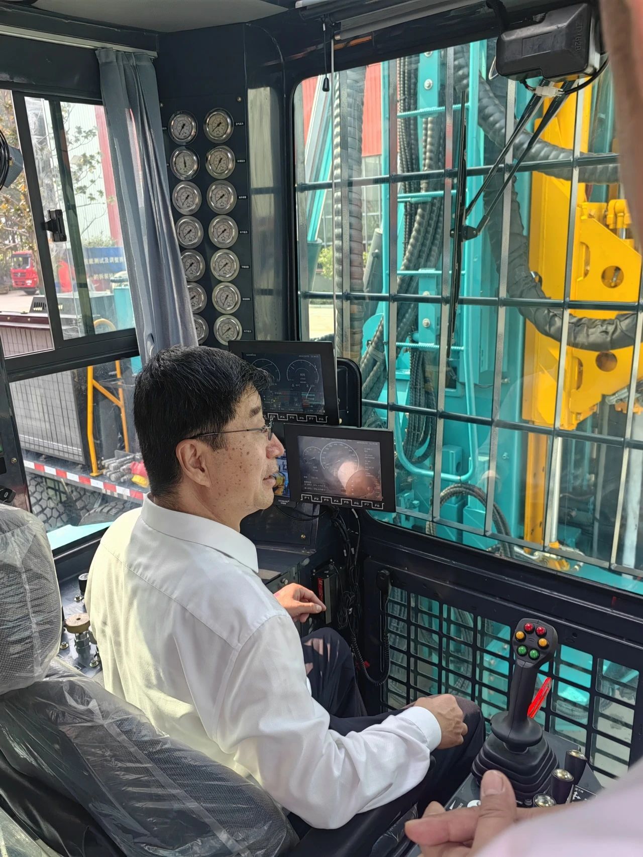 三亿·体育-三亿（中国）一站式服务官方网站
智能创新装备亮相全国矿山钻探（应急救援）技能竞赛