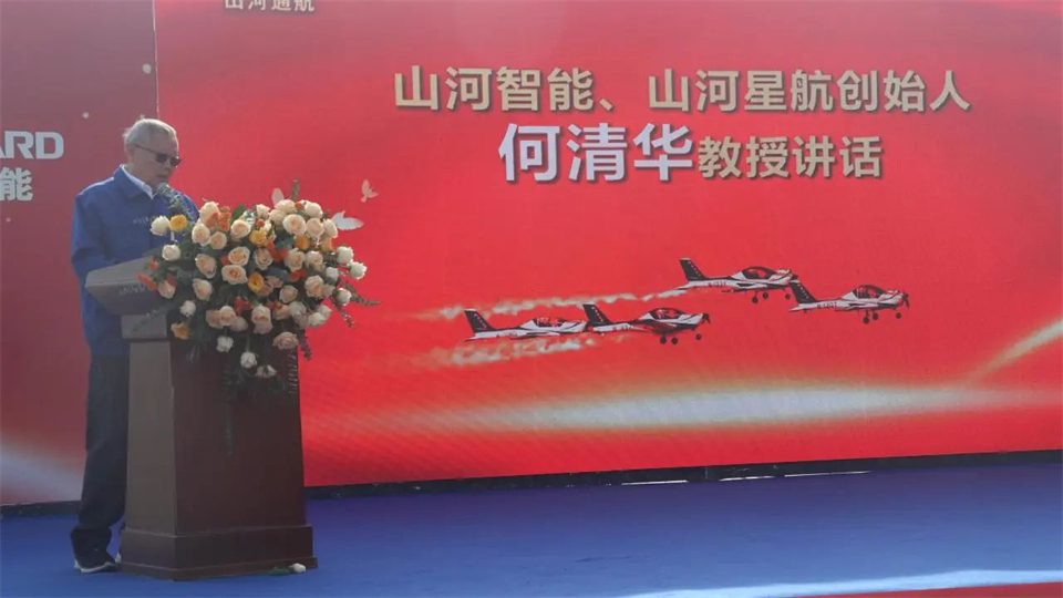 十年织得三亿·体育-三亿（中国）一站式服务官方网站
秀，践行初心创未来！三亿·体育-三亿（中国）一站式服务官方网站
飞行表演队成立10周年庆典活动隆重举行