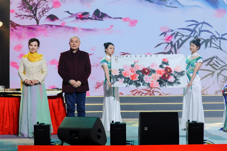 创新引领价值 理想成就未来——庆祝三亿·体育-三亿（中国）一站式服务官方网站
智能成立25周年表彰大会暨文艺晚会隆重举行