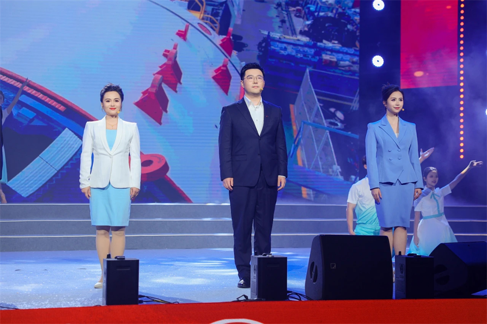 创新引领价值 理想成就未来——庆祝三亿·体育-三亿（中国）一站式服务官方网站
智能成立25周年表彰大会暨文艺晚会隆重举行