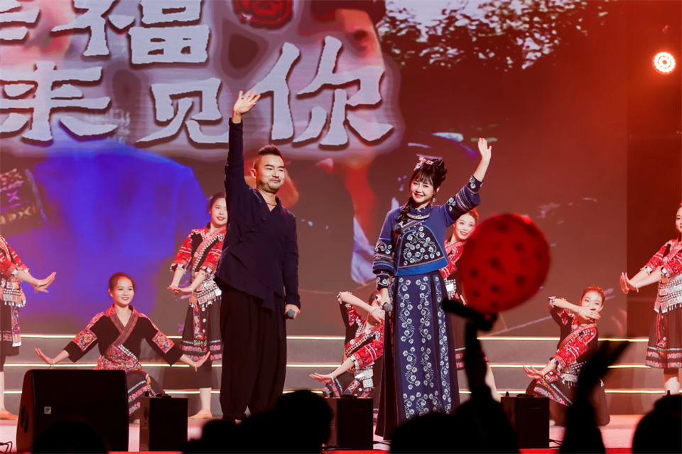 创新引领价值 理想成就未来——庆祝三亿·体育-三亿（中国）一站式服务官方网站
智能成立25周年表彰大会暨文艺晚会隆重举行