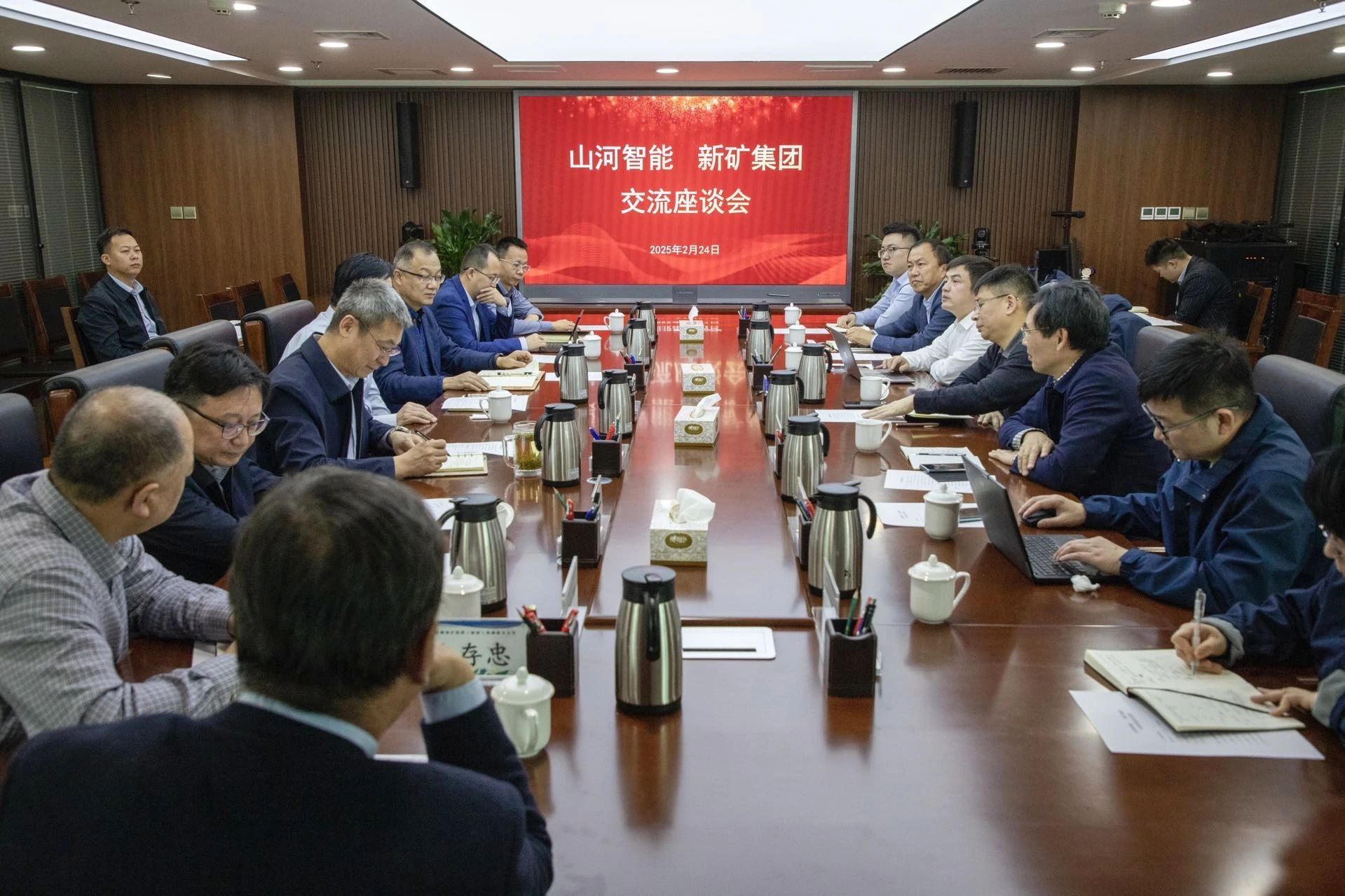 共筑智慧矿山，三亿·体育-三亿（中国）一站式服务官方网站
智能董事长付向东率队赴新疆拜访新矿集团、八钢矿业