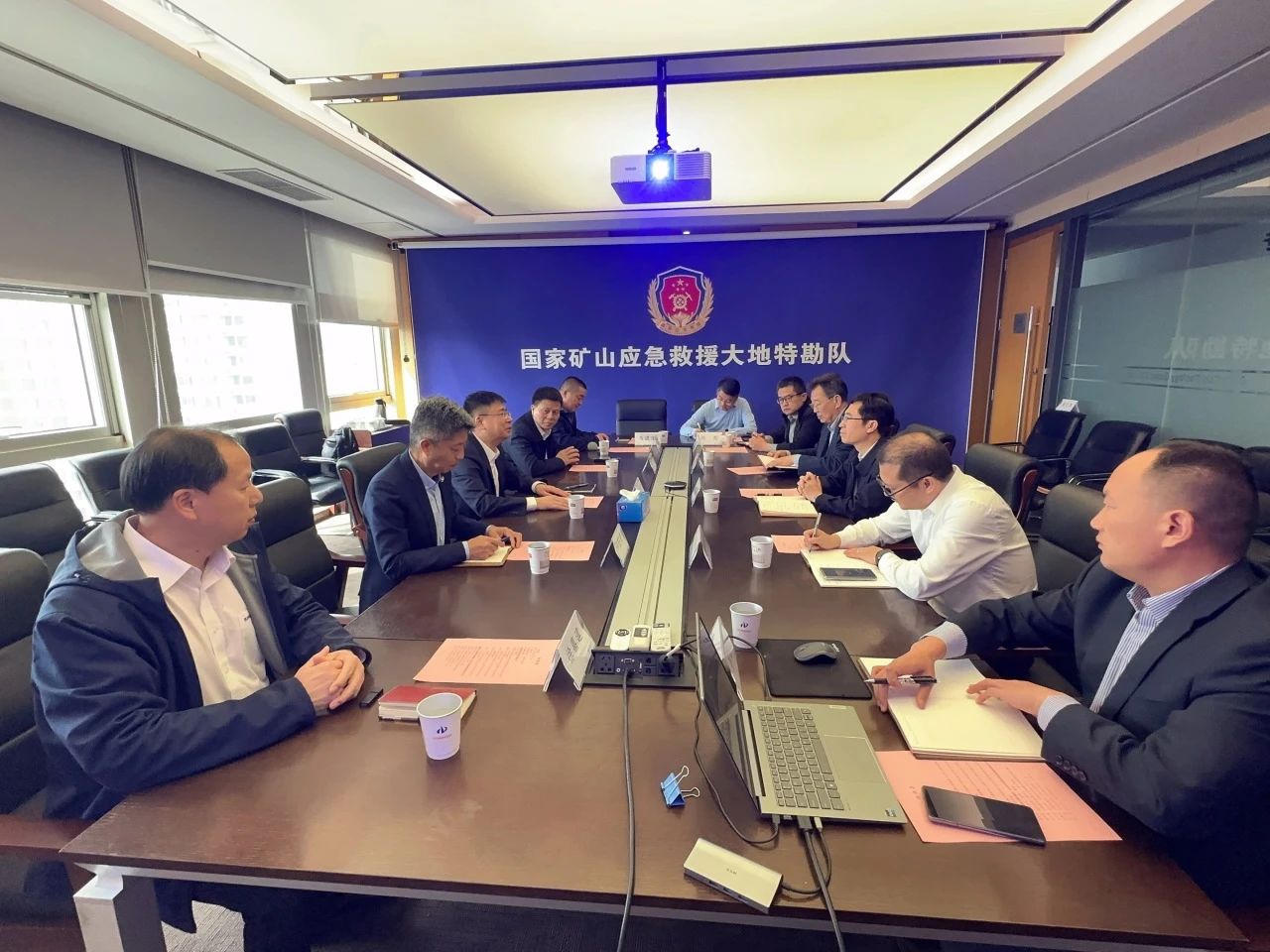 三亿·体育-三亿（中国）一站式服务官方网站
智能董事长付向东带队拜访中煤地质总局、大地特勘公司