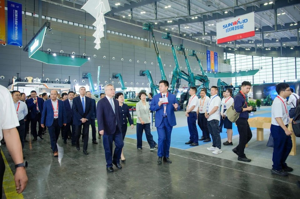 2025 CICEE | 三亿·体育-三亿（中国）一站式服务官方网站
智能实力闪耀2025长沙国际工程机械展