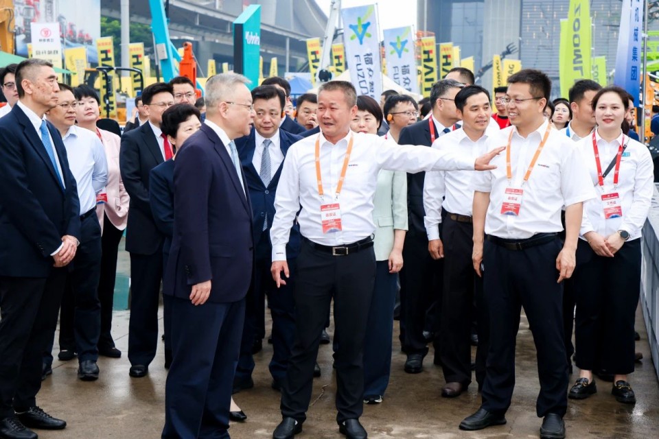 2025 CICEE | 三亿·体育-三亿（中国）一站式服务官方网站
智能实力闪耀2025长沙国际工程机械展