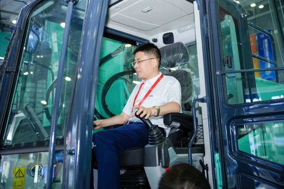 2025 CICEE | 三亿·体育-三亿（中国）一站式服务官方网站
智能实力闪耀2025长沙国际工程机械展
