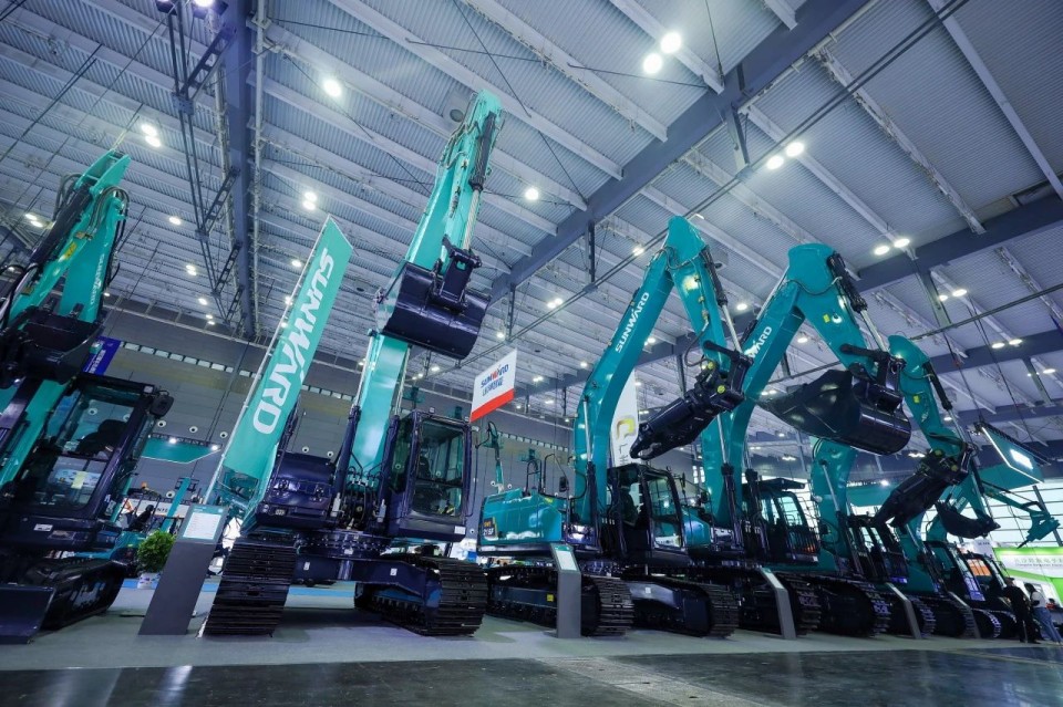 2025 CICEE | 从单一工具迈向多元化解决方案，三亿·体育-三亿（中国）一站式服务官方网站
智能呈现非凡挖掘机风采