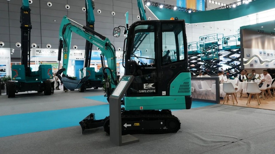 2025 CICEE | 从单一工具迈向多元化解决方案，三亿·体育-三亿（中国）一站式服务官方网站
智能呈现非凡挖掘机风采