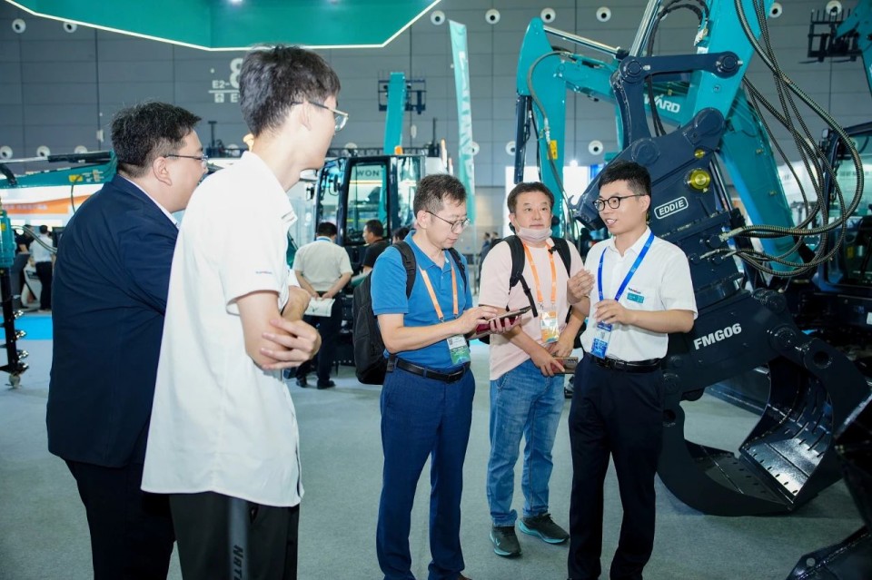 2025 CICEE | 从单一工具迈向多元化解决方案，三亿·体育-三亿（中国）一站式服务官方网站
智能呈现非凡挖掘机风采