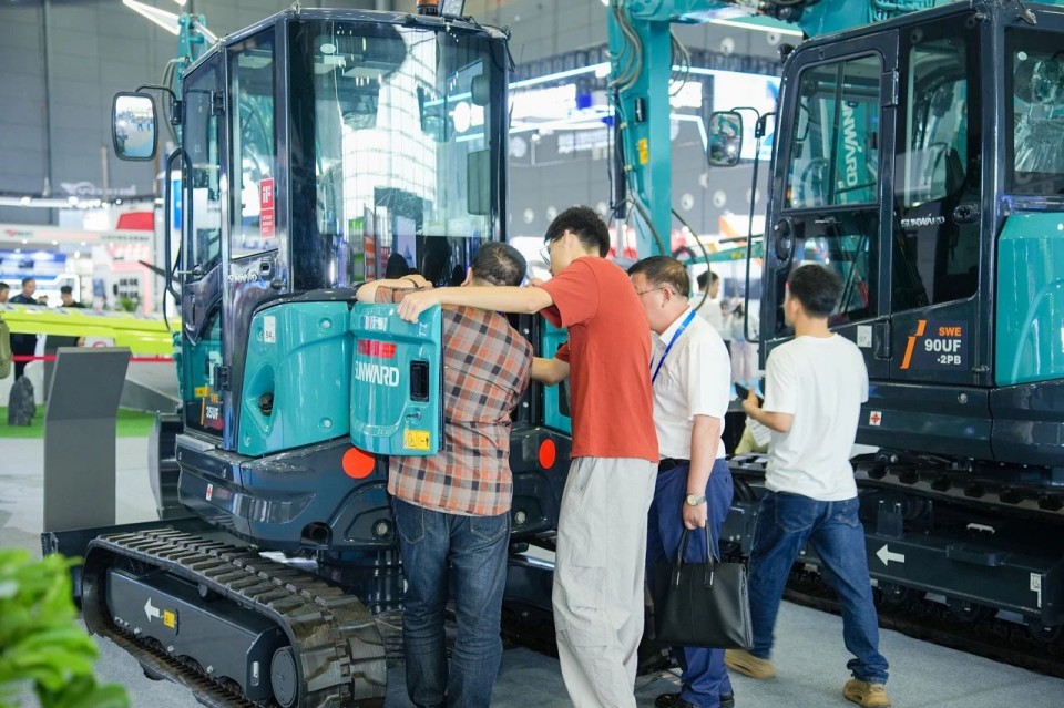 2025 CICEE | 从单一工具迈向多元化解决方案，三亿·体育-三亿（中国）一站式服务官方网站
智能呈现非凡挖掘机风采