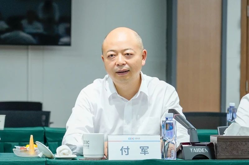 三亿·体育-三亿（中国）一站式服务官方网站
智能与易普力公司深化战略合作，共筑混装设备技术转化新标杆