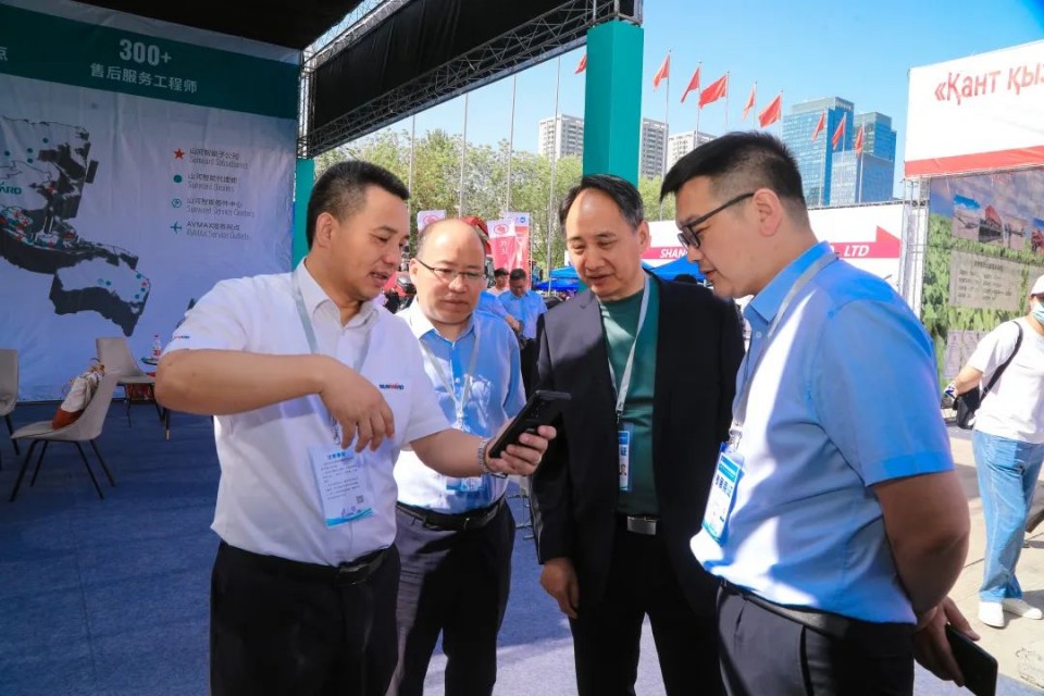 三亿·体育-三亿(中国)一站式服务官方网站
智能亮相2025新疆国际农业机械博览会