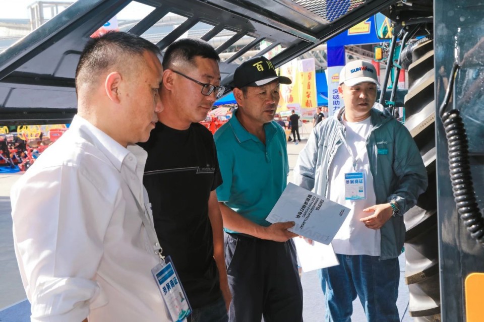三亿·体育-三亿(中国)一站式服务官方网站
智能亮相2025新疆国际农业机械博览会