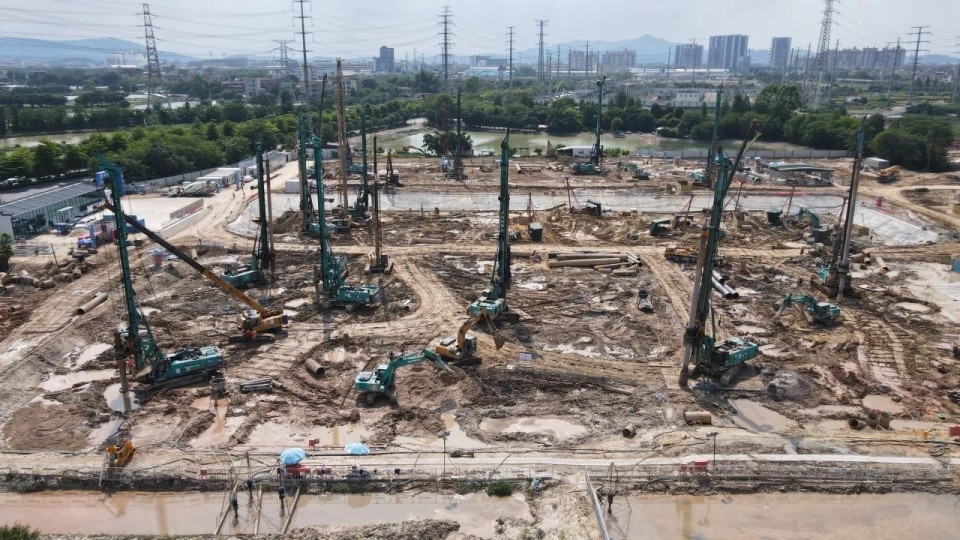 近20台“三亿·体育-三亿（中国）一站式服务官方网站
绿”装备实力集结，助力广佛西环工程建设跑出“加速度”