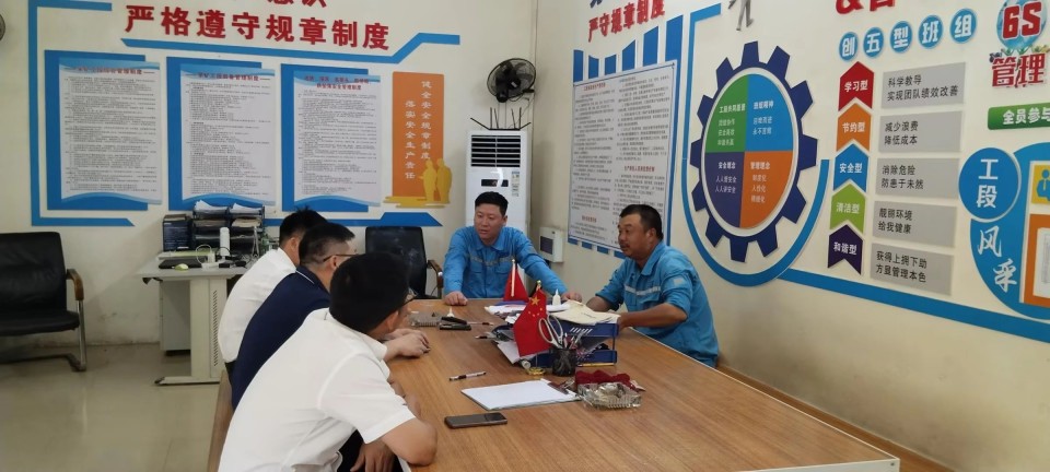 跨越三亿·体育-三亿（中国）一站式服务官方网站
万里 智启服务新程——三亿·体育-三亿（中国）一站式服务官方网站
矿岩“服务万里行”活动走进海螺水泥