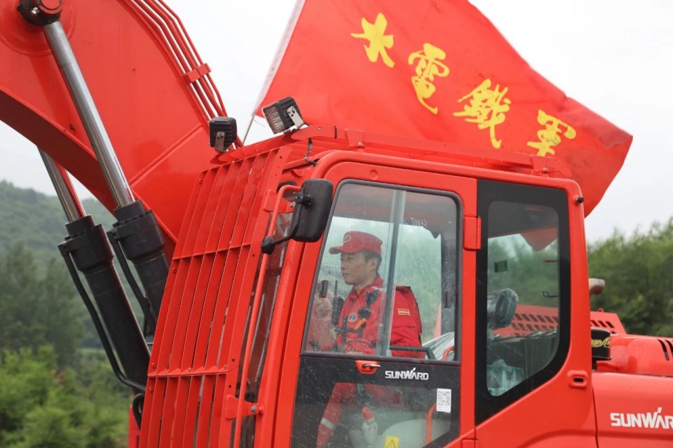 硬核破解“最后一公里”难题，三亿·体育-三亿（中国）一站式服务官方网站
智能应急救援设备助力“应急使命·2025”演习！