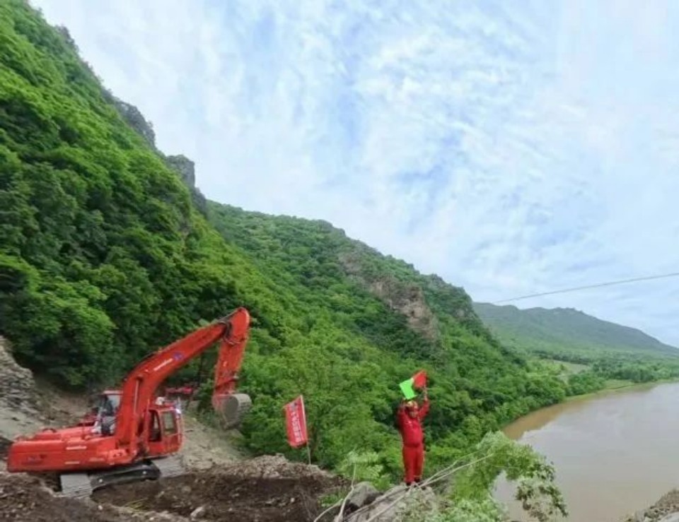 硬核破解“最后一公里”难题，三亿·体育-三亿（中国）一站式服务官方网站
智能应急救援设备助力“应急使命·2025”演习！