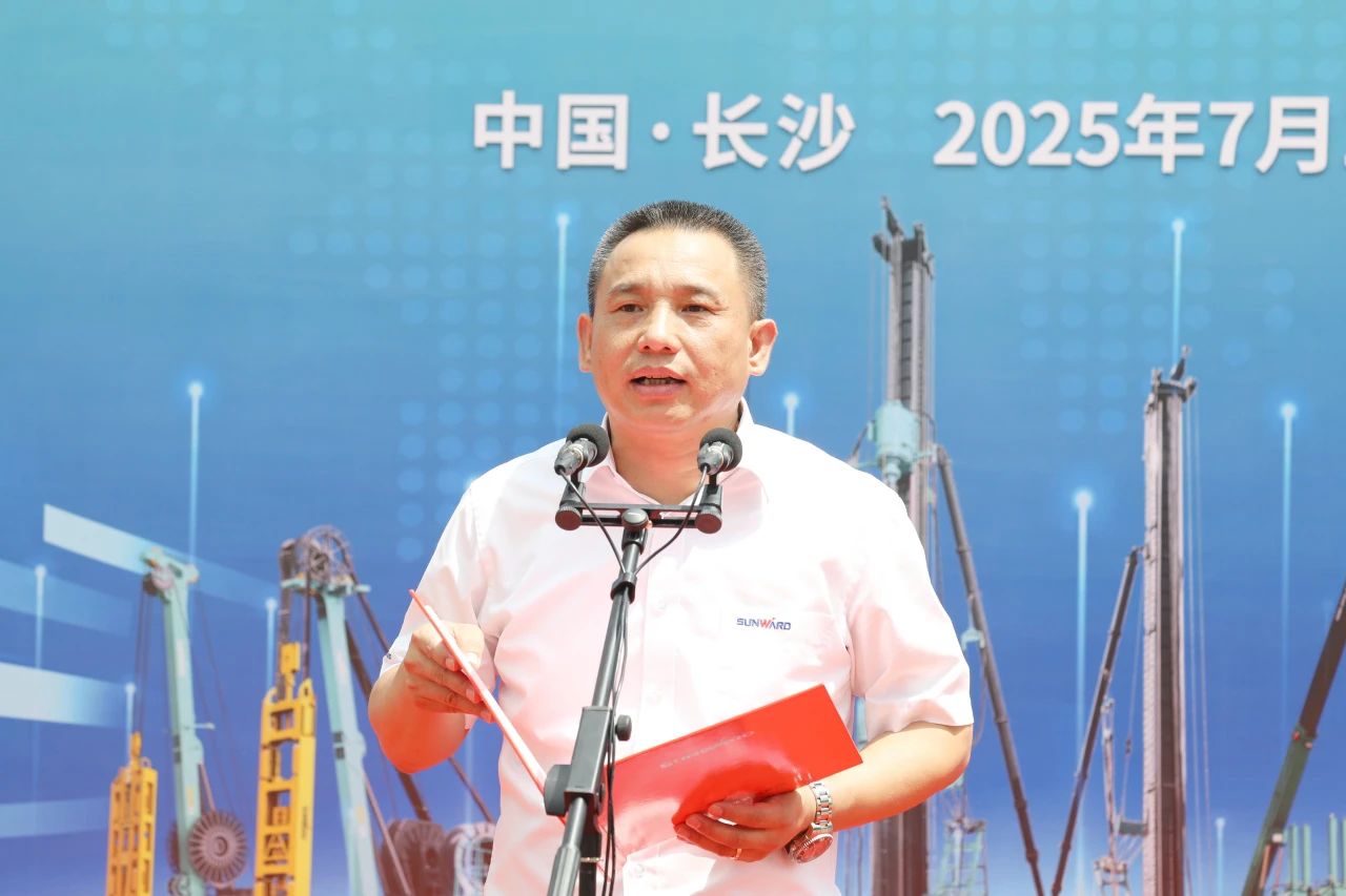 “破纪录王者”再出征！三亿·体育-三亿（中国）一站式服务官方网站
智能SWDM800旋挖钻机成功交机