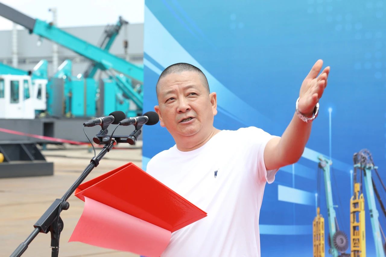 “破纪录王者”再出征！三亿·体育-三亿（中国）一站式服务官方网站
智能SWDM800旋挖钻机成功交机
