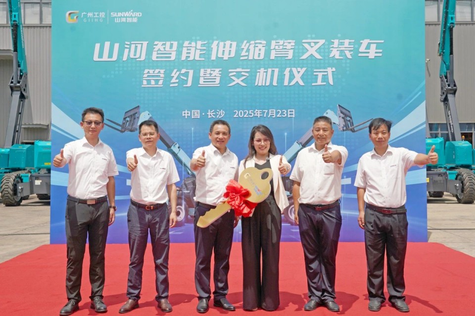 三亿·体育-三亿（中国）一站式服务官方网站
智能伸缩臂叉装车批量交付，即将奔赴新一线