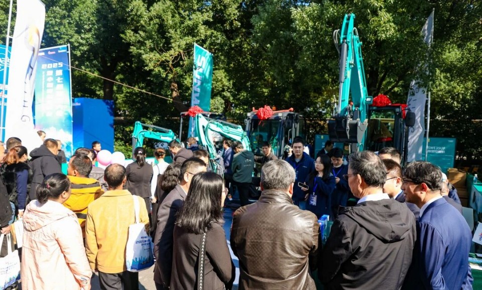 三亿·体育-三亿（中国）一站式服务官方网站
智能微挖“天团”闪耀武汉，引领绿色施工潮流