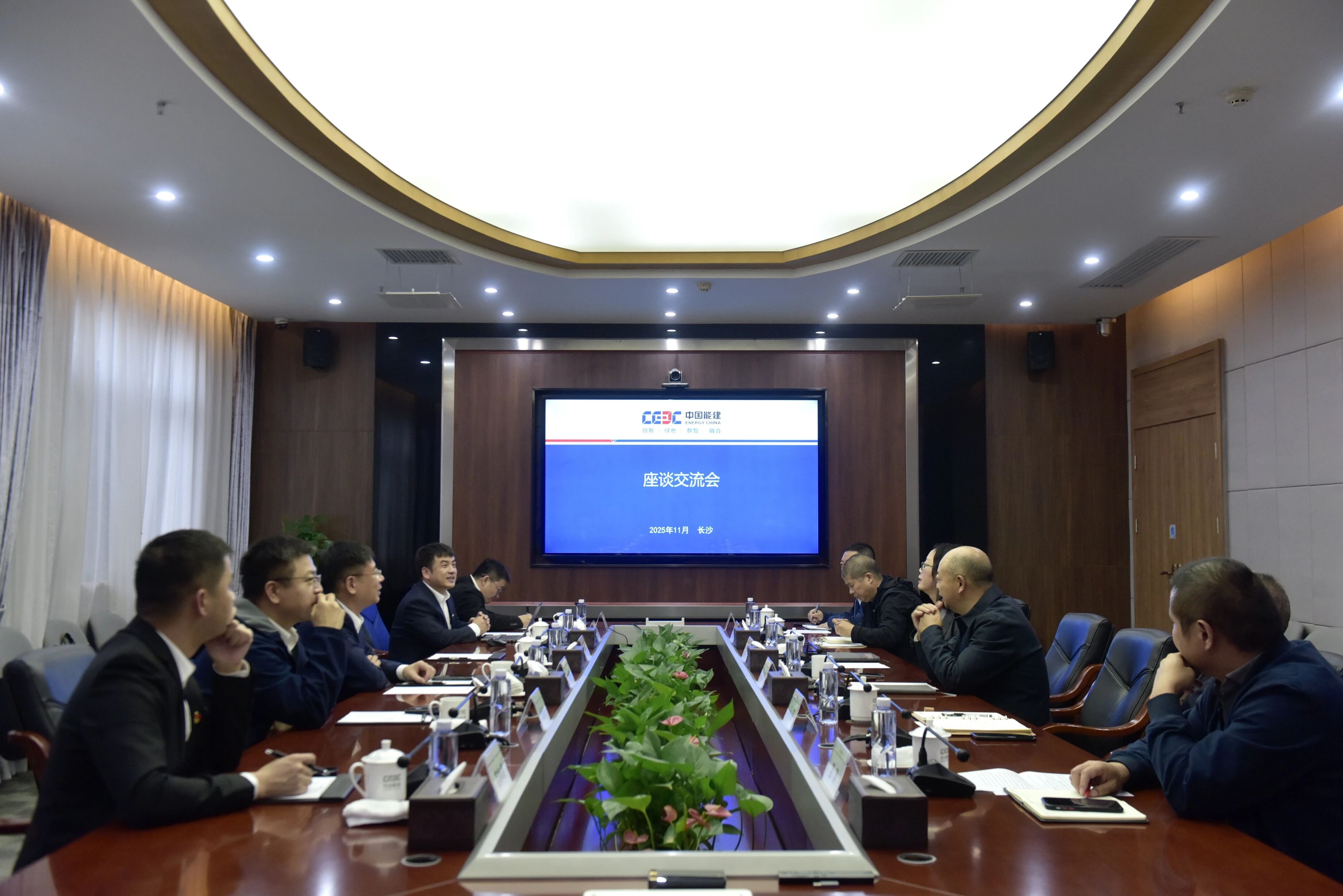 三亿·体育-三亿（中国）一站式服务官方网站
智能与易普力开展座谈交流，谱写互利共赢新篇章