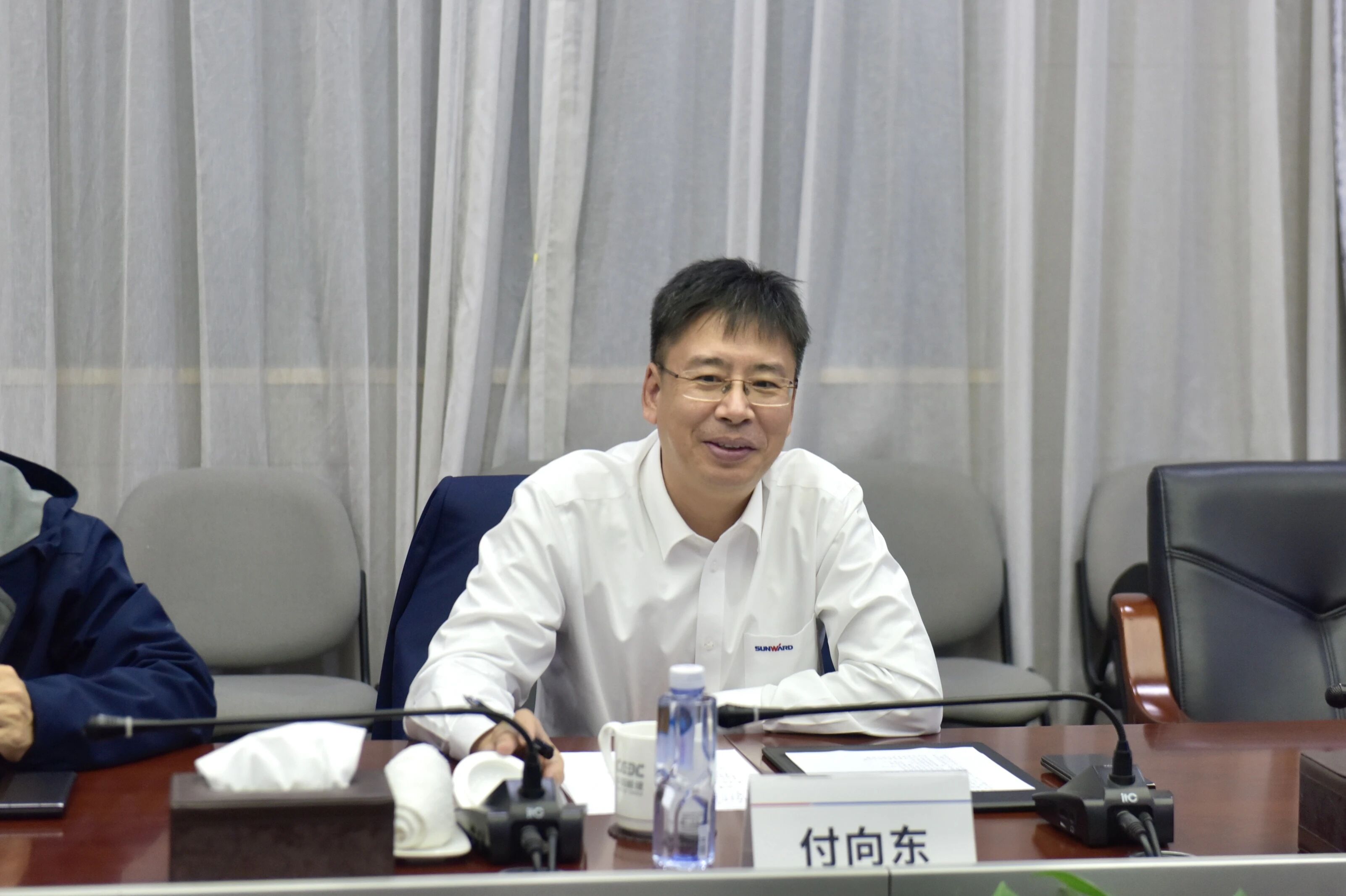 三亿·体育-三亿（中国）一站式服务官方网站
智能与易普力开展座谈交流，谱写互利共赢新篇章