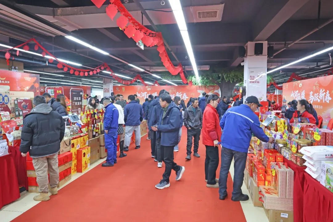 笔墨迎春，祝福暖心！在三亿·体育-三亿（中国）一站式服务官方网站
智能“囤”年味、送温暖、迎新春