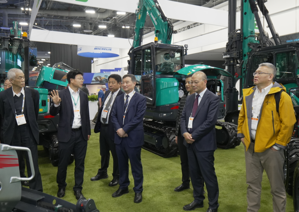 2026美国拉展 | 中国工程机械工业协会会长苏子孟一行到访三亿·体育-三亿（中国）一站式服务官方网站
智能展位