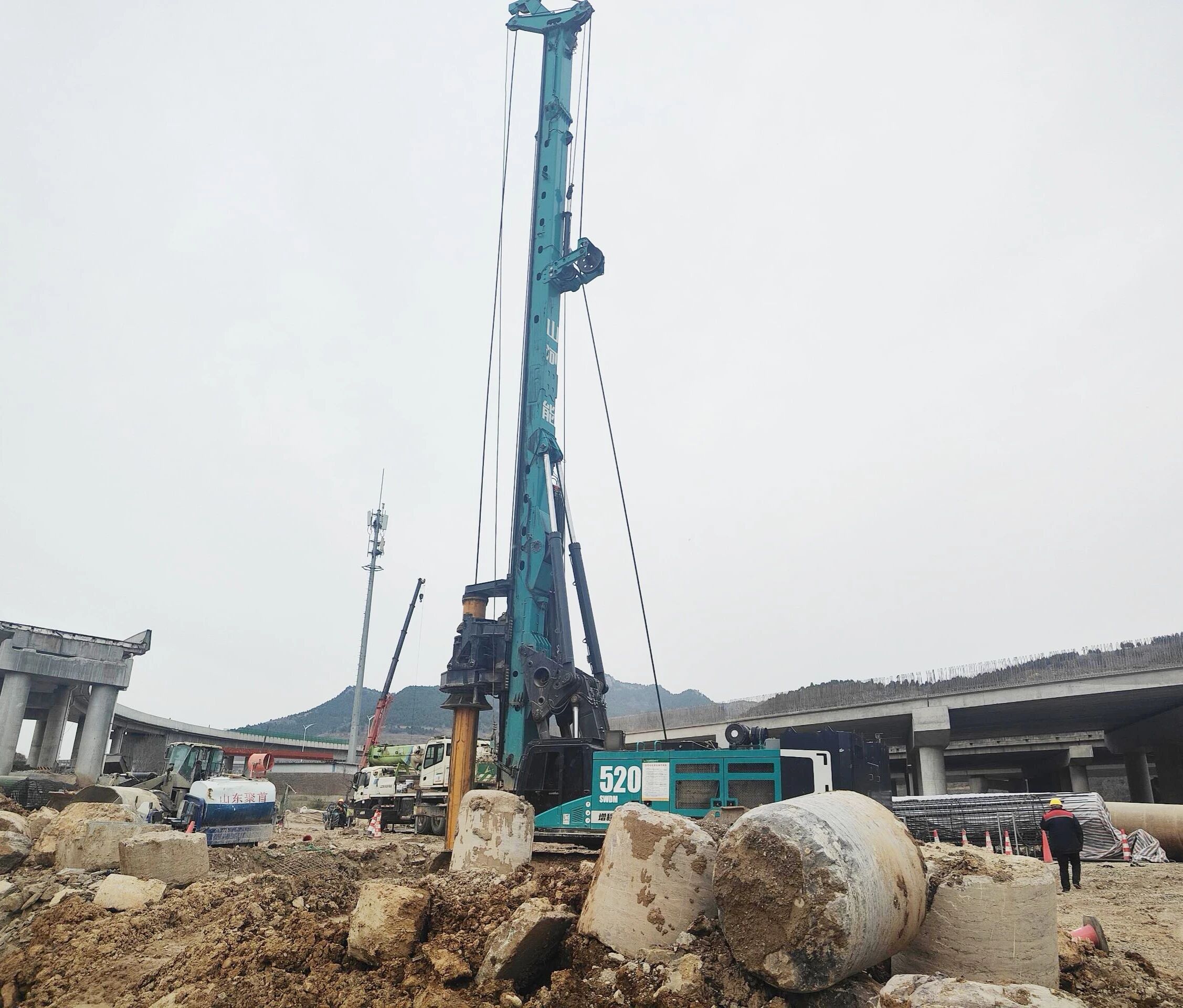 “亮剑”济南绕城改扩建项目，三亿·体育-三亿（中国）一站式服务官方网站
智能增程式电动旋挖钻机高效入岩受好评