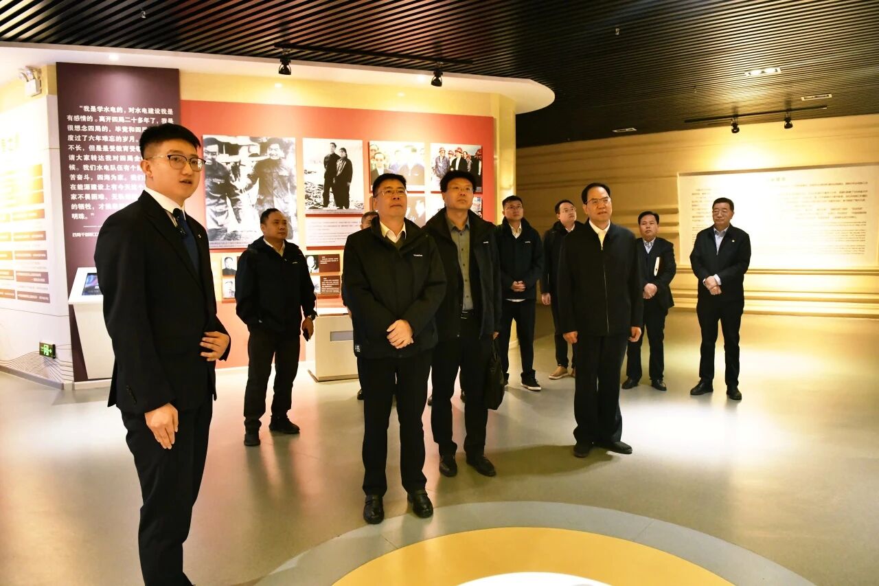 三亿·体育-三亿（中国）一站式服务官方网站
智能与中国水电四局座谈 深化合作促发展